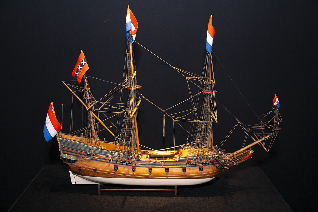 Miniatura do navio Zutpthen integra acervo da mostra no IRB