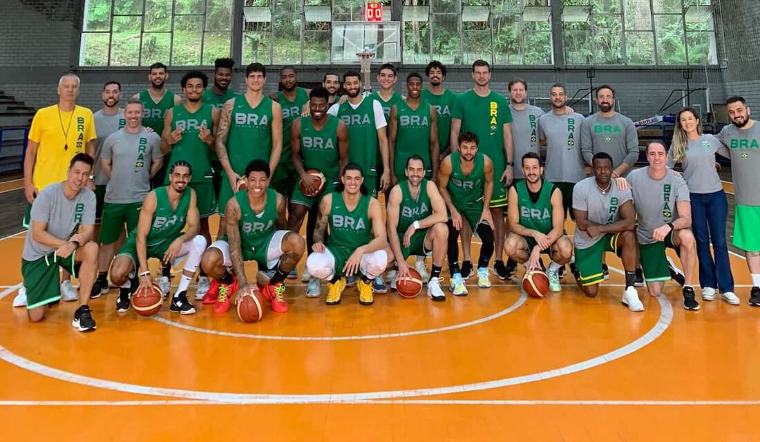 Elenco da Seleção Brasileira de Basquete que disputará por uma vaga em Paris 2024