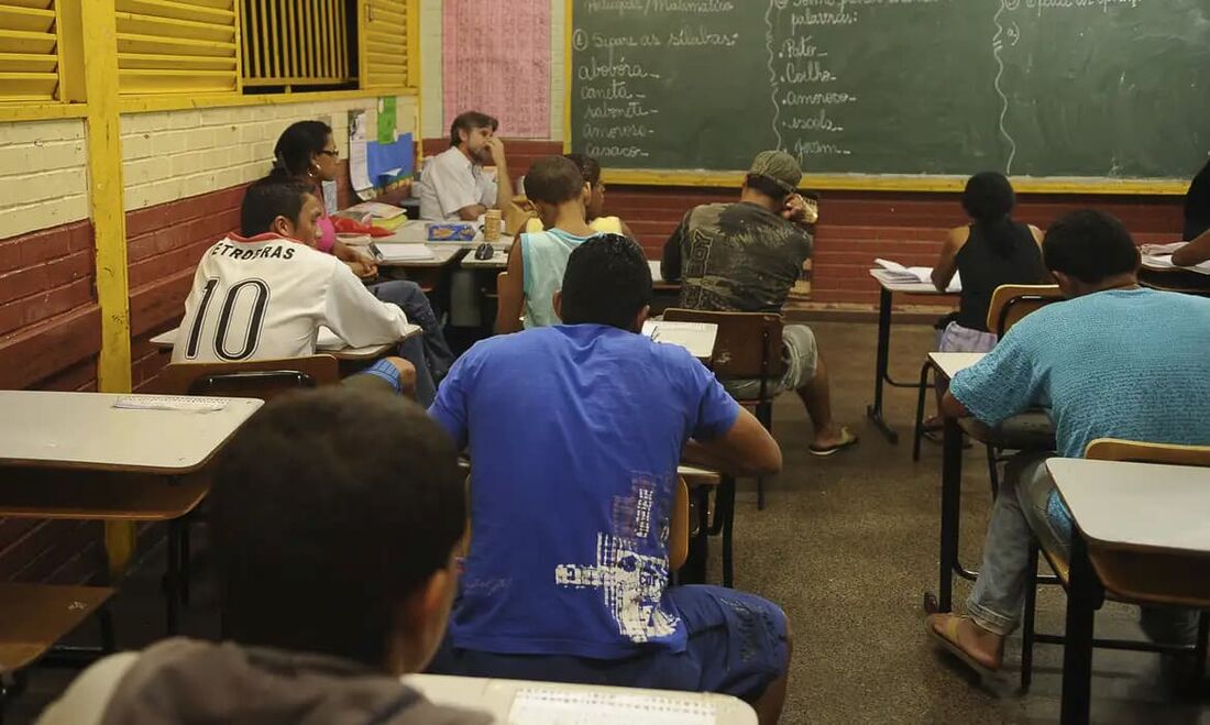 Programa Pé-de-Meia é chamado também de a poupança do ensino médio