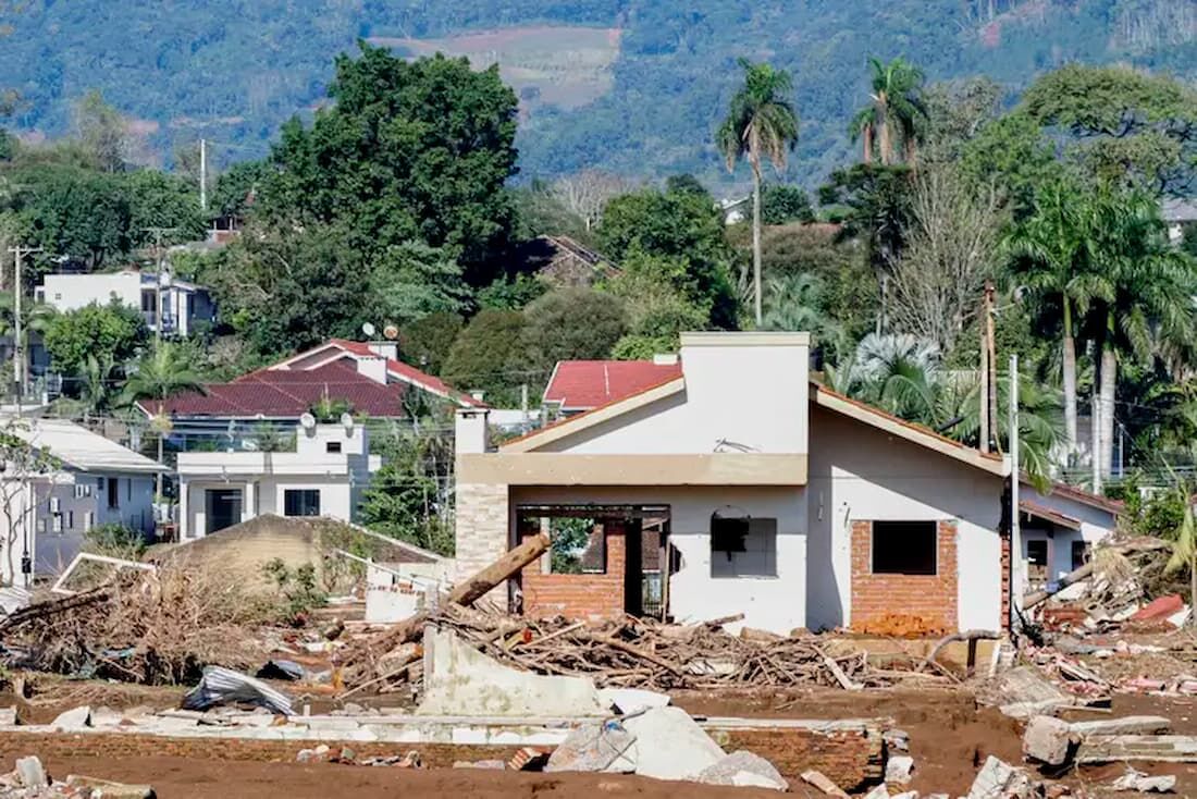 Enchentes destruíram casas e causaram mortes em várias cidades do Rio Grande do Sul 