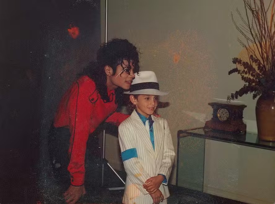 Michael Jackson e Wade Robson em cena de 'Leaving Neverland'