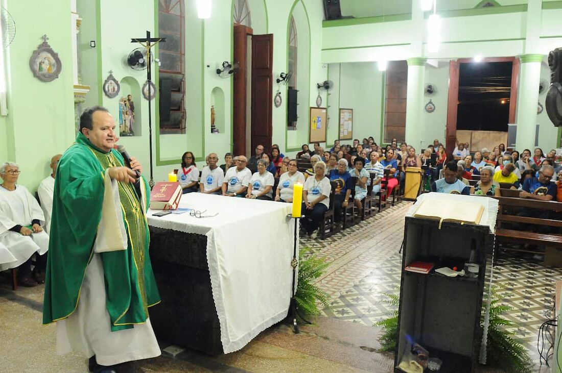 Missa de São João na Paróquia São João Batista, no bairro do Sancho.