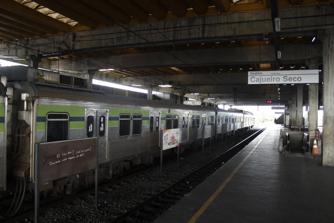 Paralisação da Linha Sul do metrô prejudica passageiros do Grande Recife 