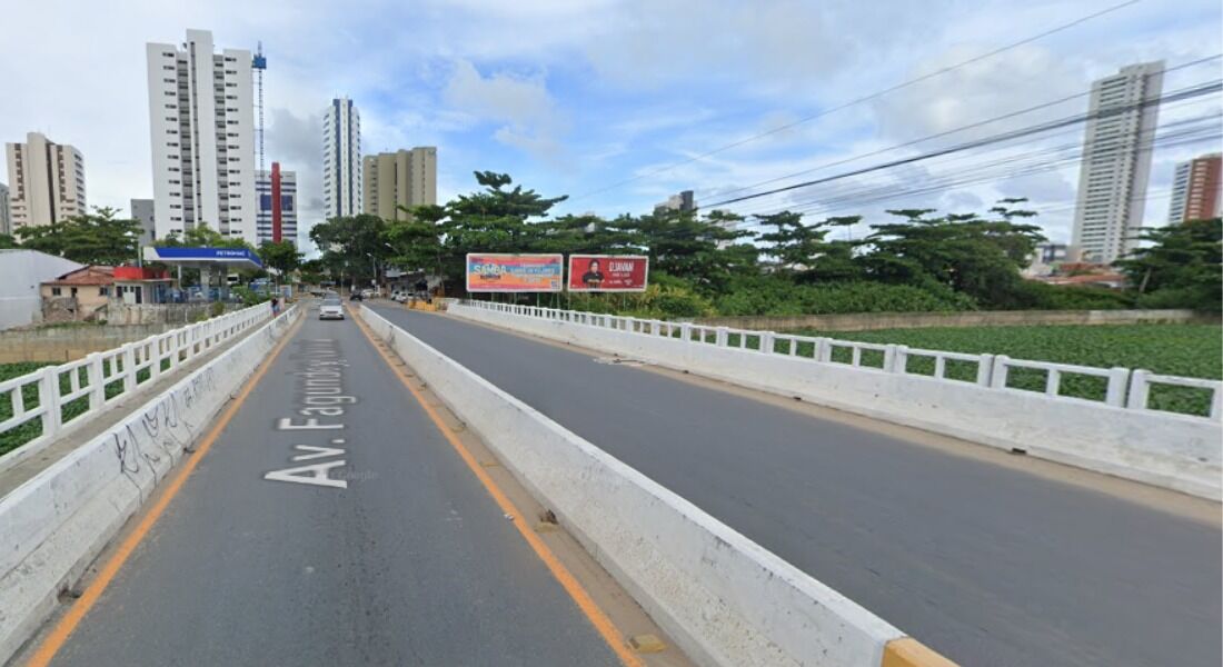 Ponte da avenida Fagundes Varela, em Jardim Atlântico