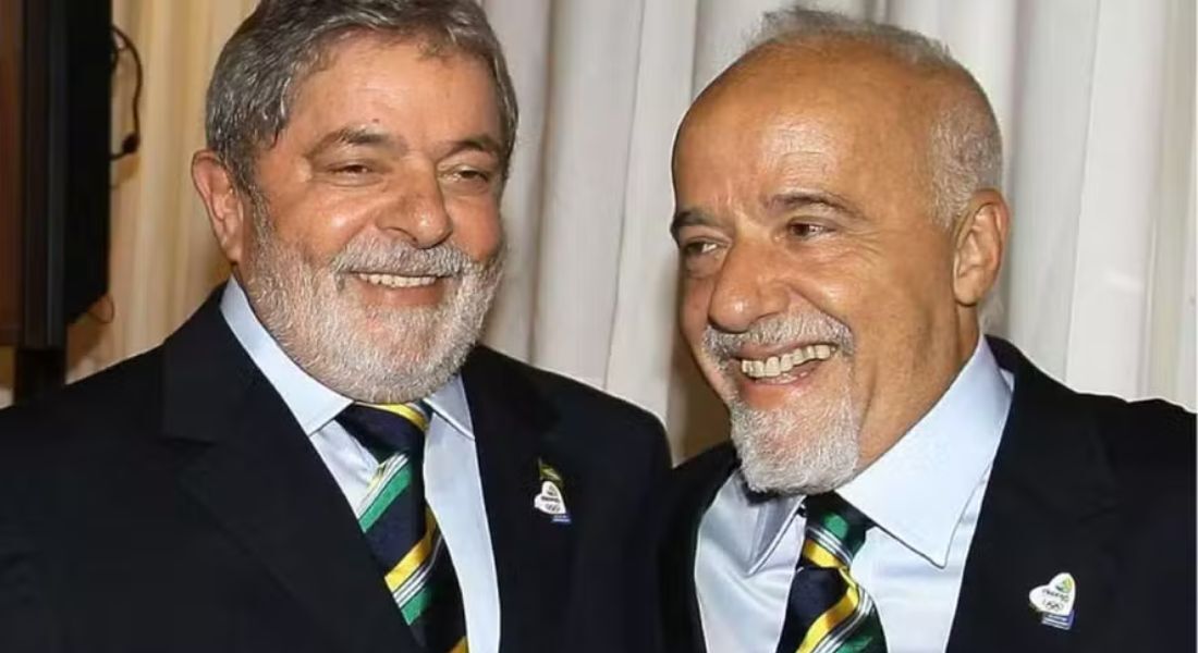 Presidente Lula junto ao escritor Paulo Coelho