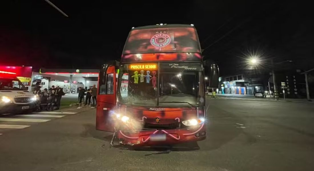 Acidente envolvendo ônibus de Priscila Senna aconteceu no bairro Pereira Lobo, em Aracaju