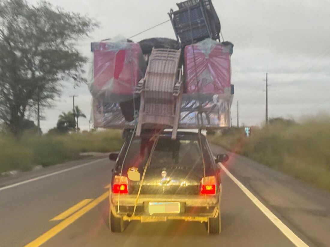 Móveis estavam amarrados por cordas elásticas