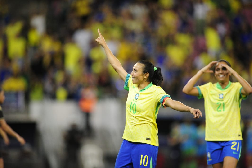 Marta brilhou com dois gols no amistoso na Arena de Pernambuco, contra a Jamaica