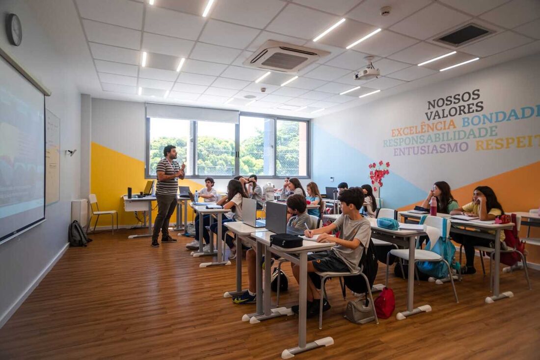 Modelo de ensino utilizado pela Escola Eleva, que fica na Imbiribeira, Zona Sul do Recife, combina tradição e inovação