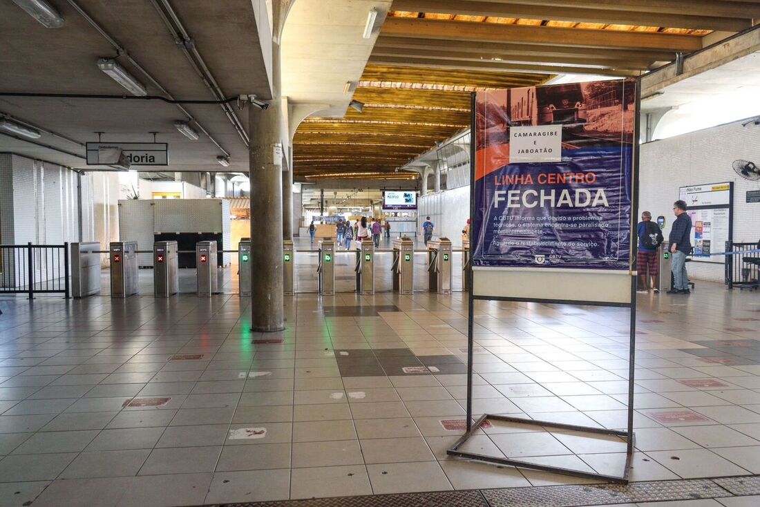 Linha Centro do Metrô do Recife permanece fechada