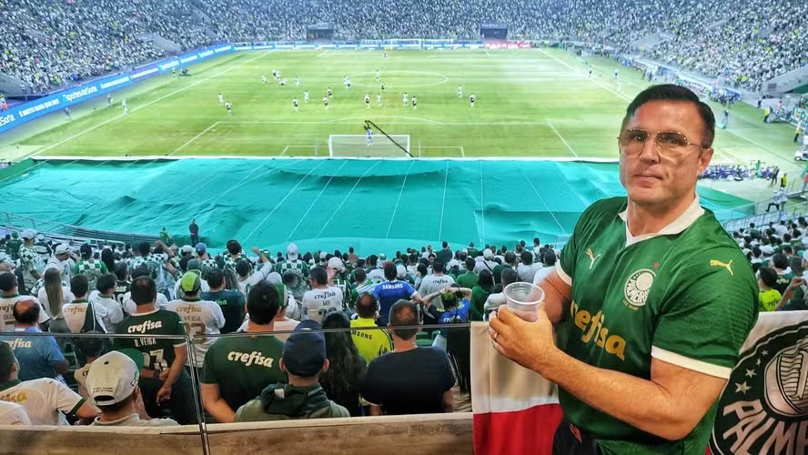 Chael Sonnen assiste a Palmeiras x Vasco, no Allianz