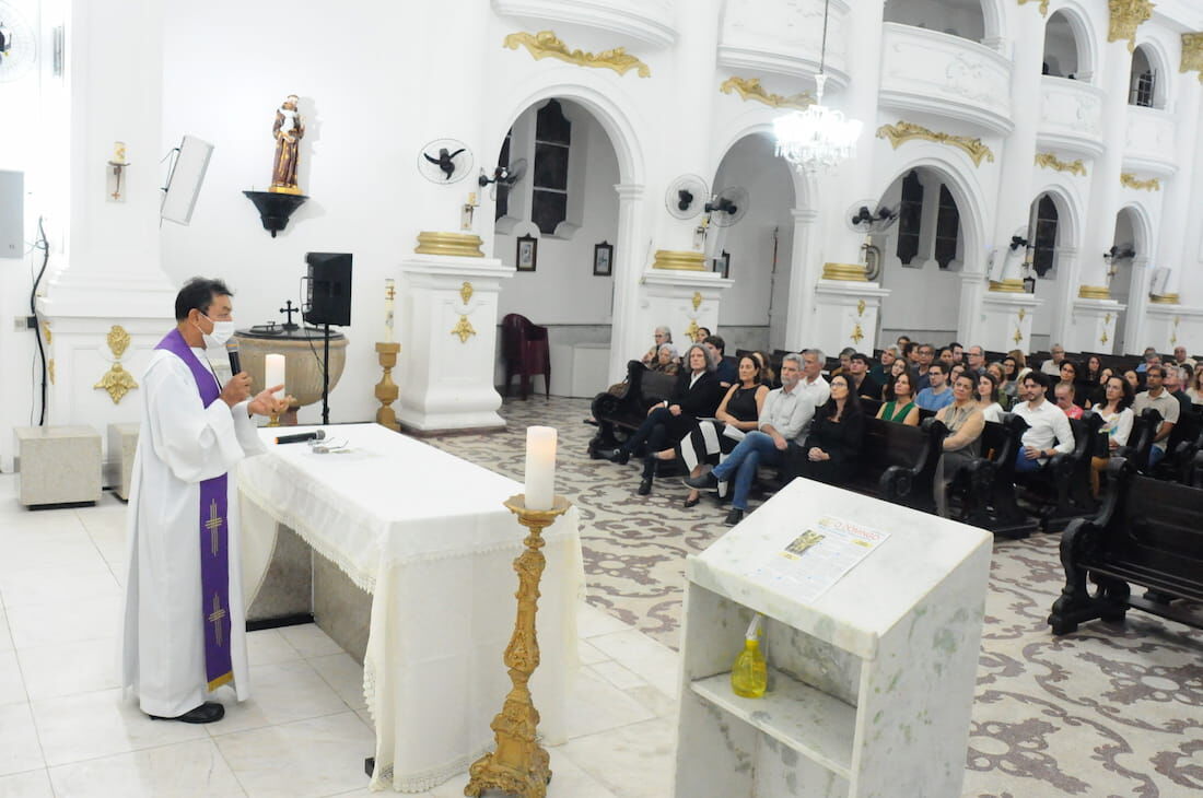 Missa de sétimo dia de Nelly Carvalho, na Igreja Matriz do Espinheiro