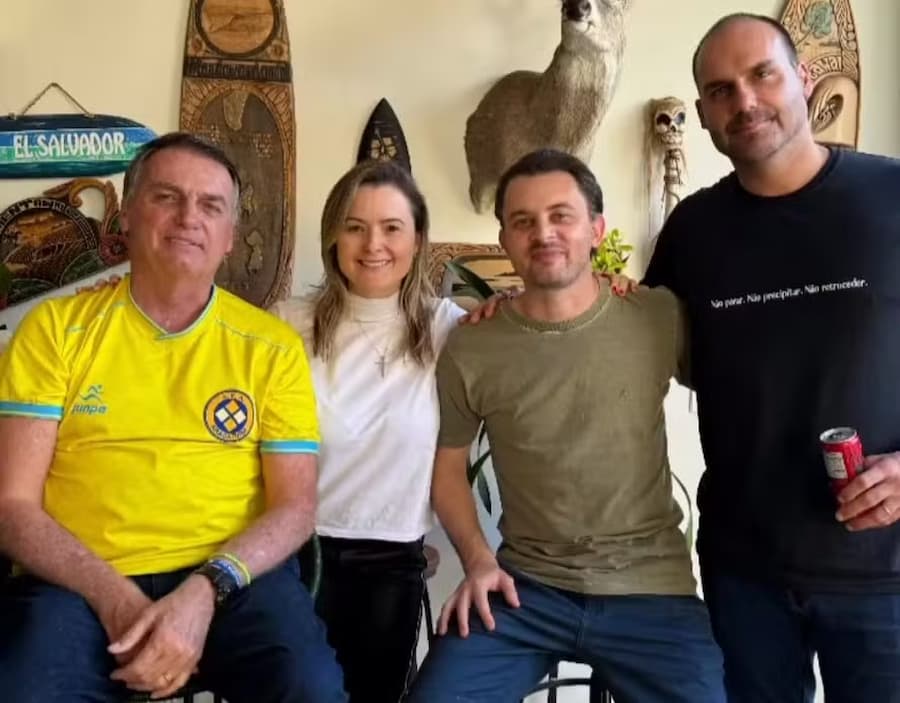 Jair Bolsonaro, Júlia Zanatta, Guilherme Colombo e Eduardo Bolsonaro 