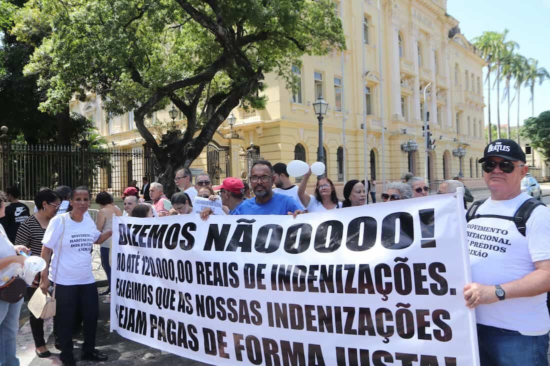 Manifestação dos moradores de prédios caixão