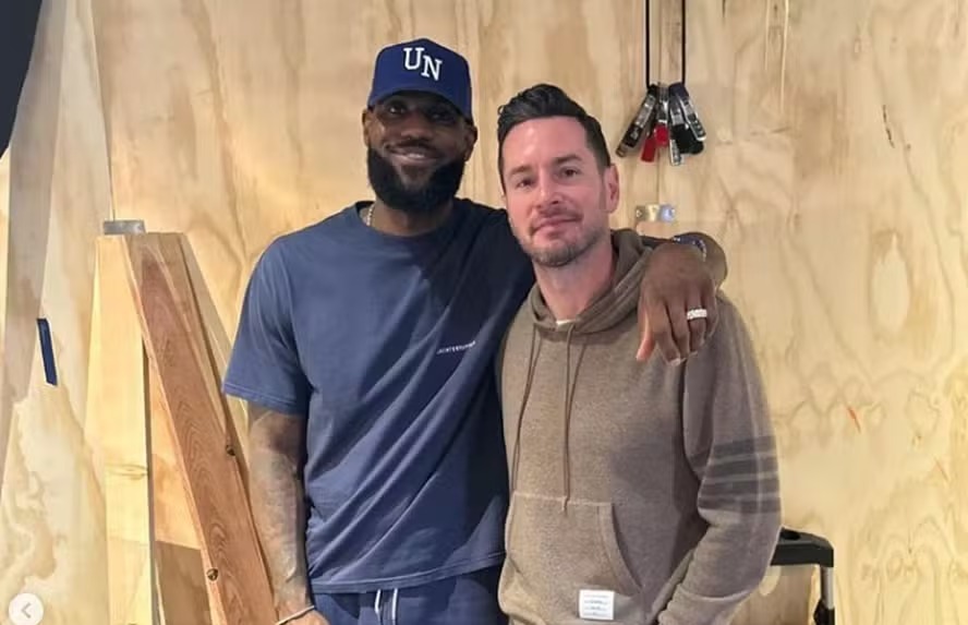 LeBron e JJ Redick, novo técnico dos Lakers, comandam podcast