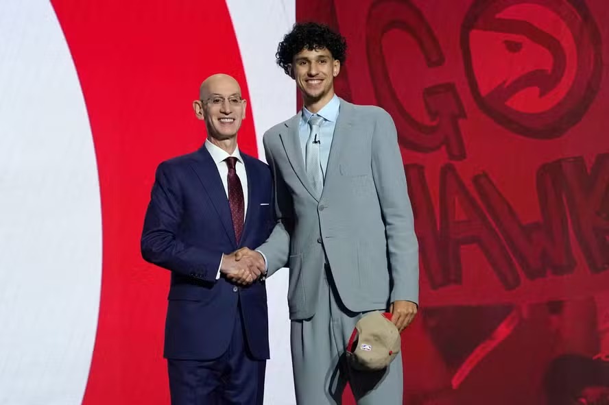 Zaccharie Risacher, primeira escolha do NBA Draft 2024, pelo Atlanta Hawks 