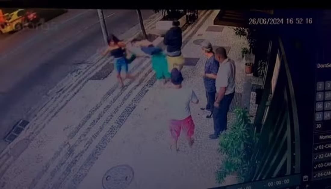 Mulher é agredida em Caopabana por homem em situação de rua, que foi detido populares