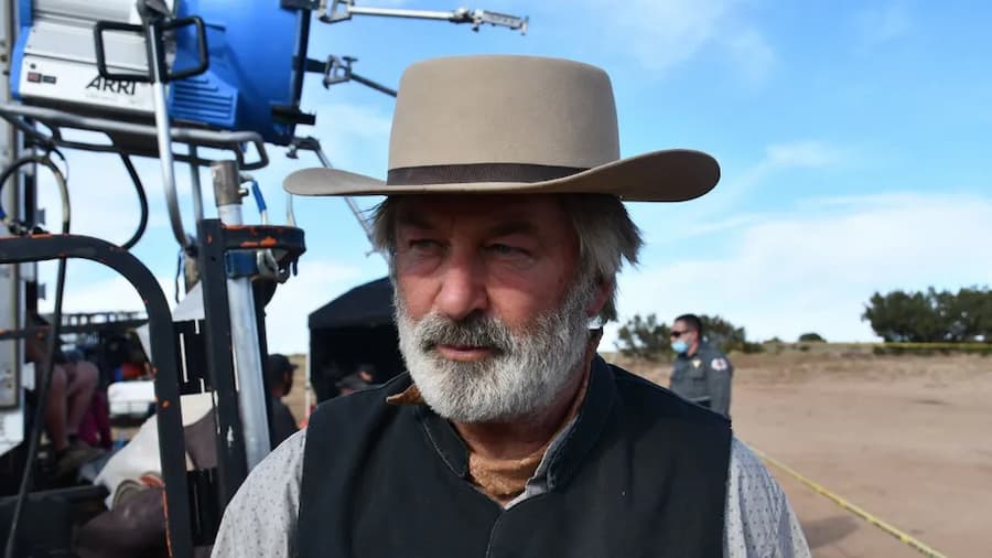 Alec Baldwin durante gravações do filme "Rust"