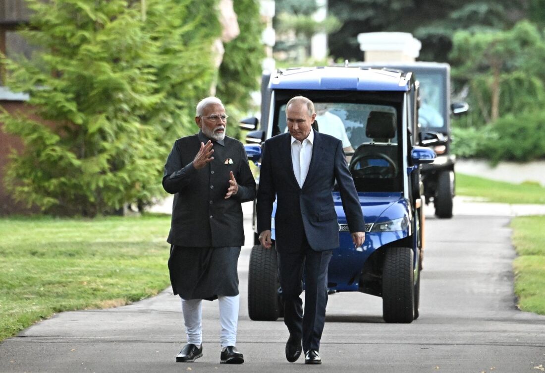 Primeiro-ministro da Índia, Narendra Modi, e presidente russo, Vladimir Putin eme encontro informal na Rússia