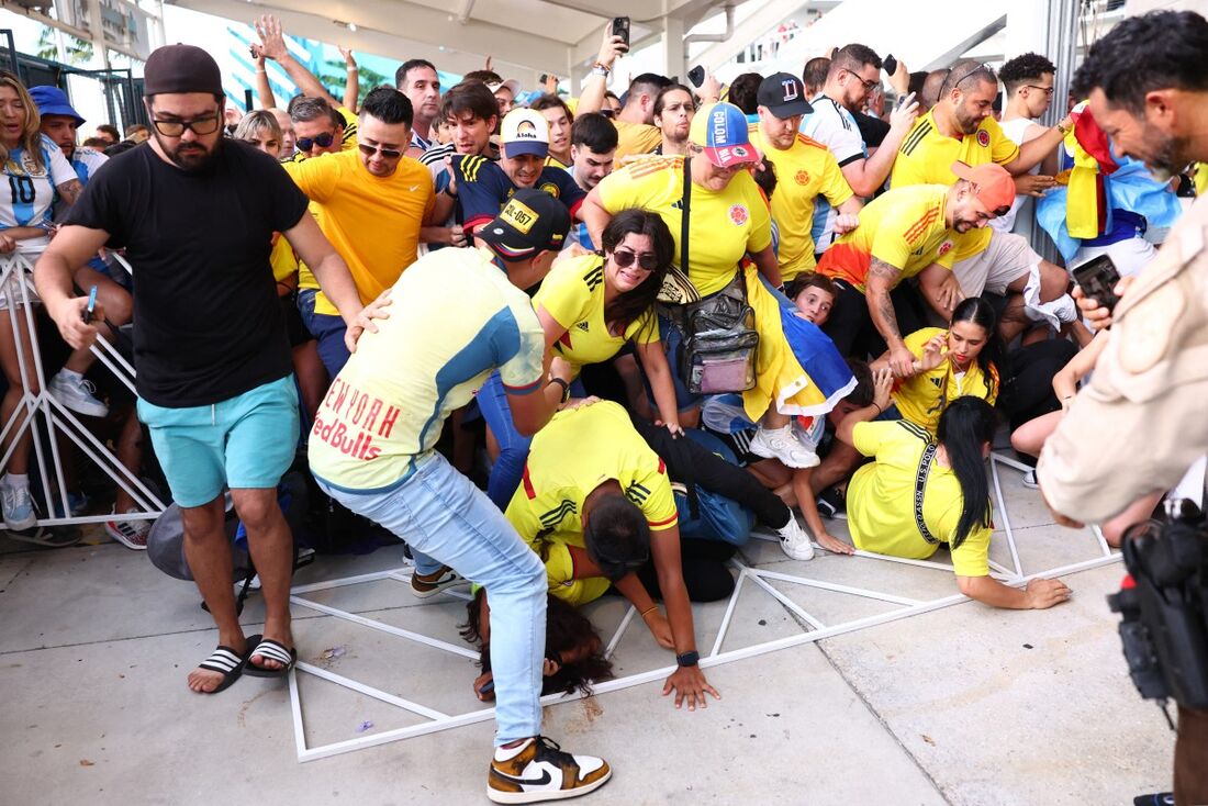 Torcedores passam sufoco para entrar na final da Copa América, no Hard Rock Stadium