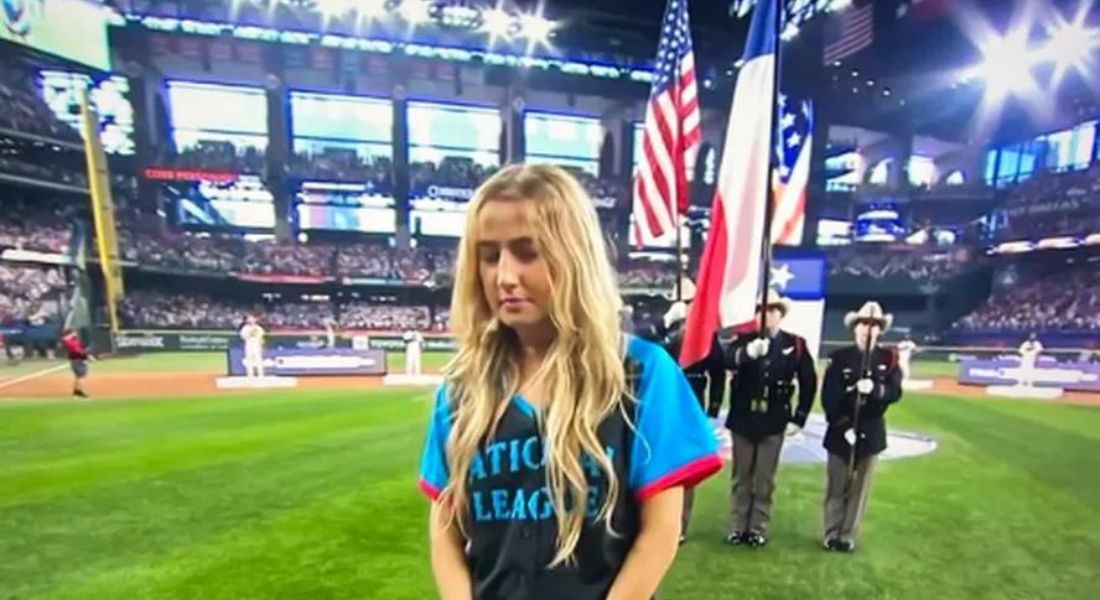 Cantora country, Ingrid Andress canta hino nacional dos Estados Unidos no Home Run Derby da MLB  Foto: 