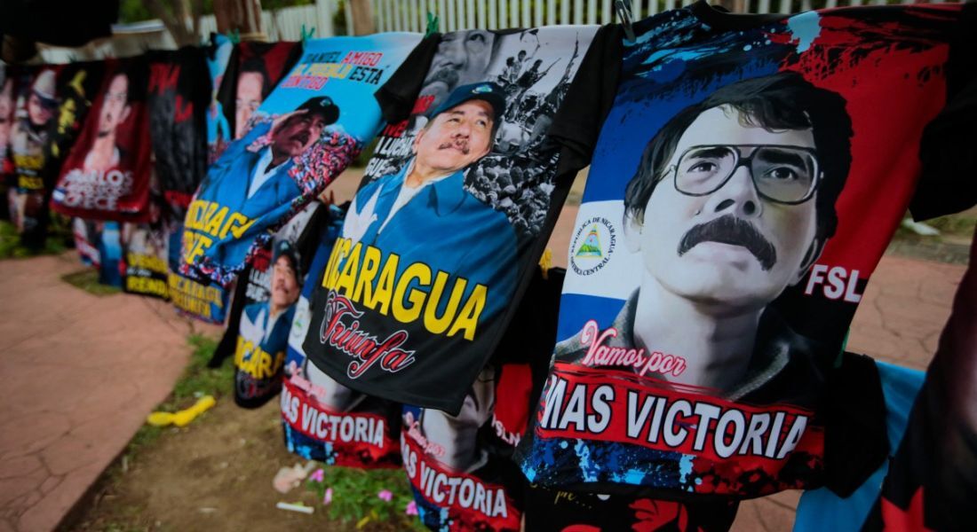 Imagens de Daniel Ortega são vendidas na rua na véspera do 43&ordm; aniversário da Revolução Nicaraguense 