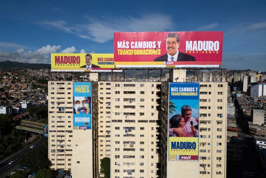 Outdoors do presidente venezuelano e candidato presidencial Nicolás Maduro 