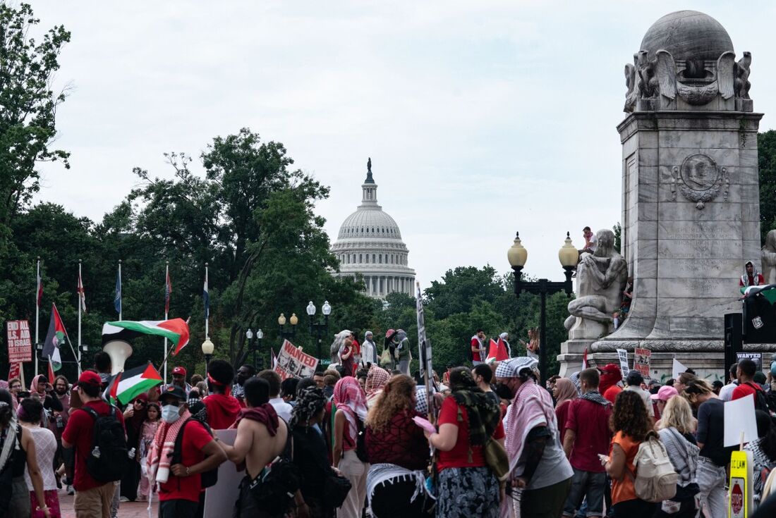 Milhares protestam contra Netanyahu em frente ao Capitólio dos EUA