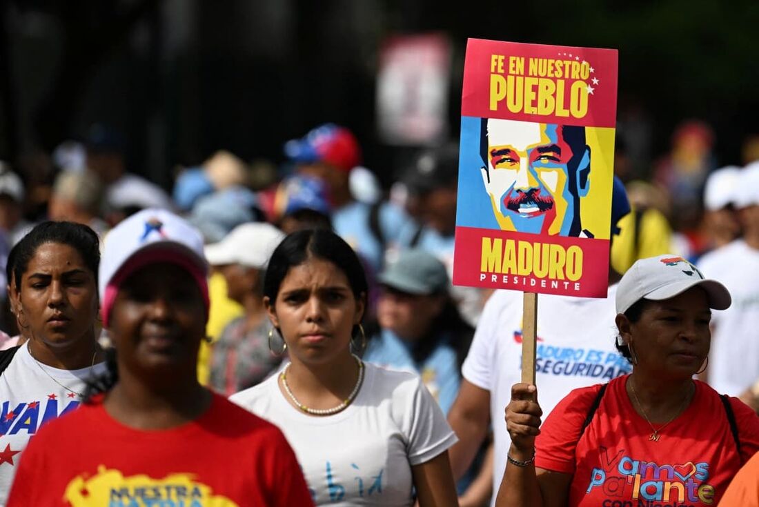 Apoiadores do presidente venezuelano e candidato presidencial Nicolás Maduro