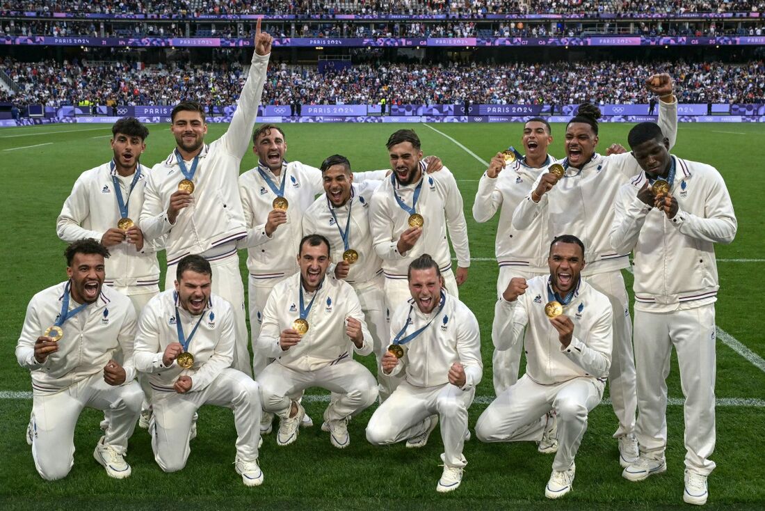 Jogadores da França comemoram primeira medalha de ouro