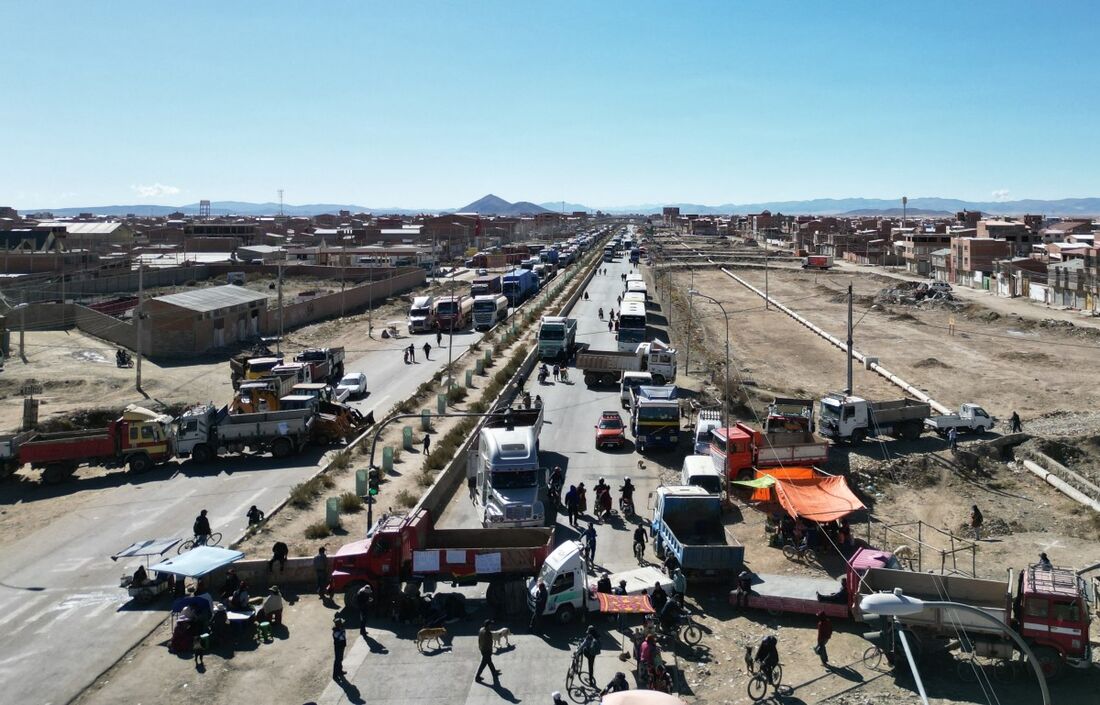 Transportadores de carga internacional iniciaram uma greve na Bolívia