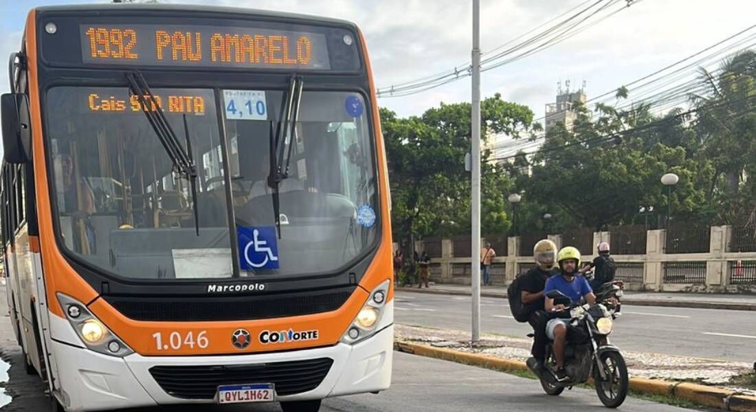 Ônibus da linha 1992 - Pau Amarelo