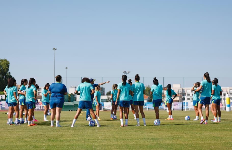 Seleção Brasileira feminina já treina na França 