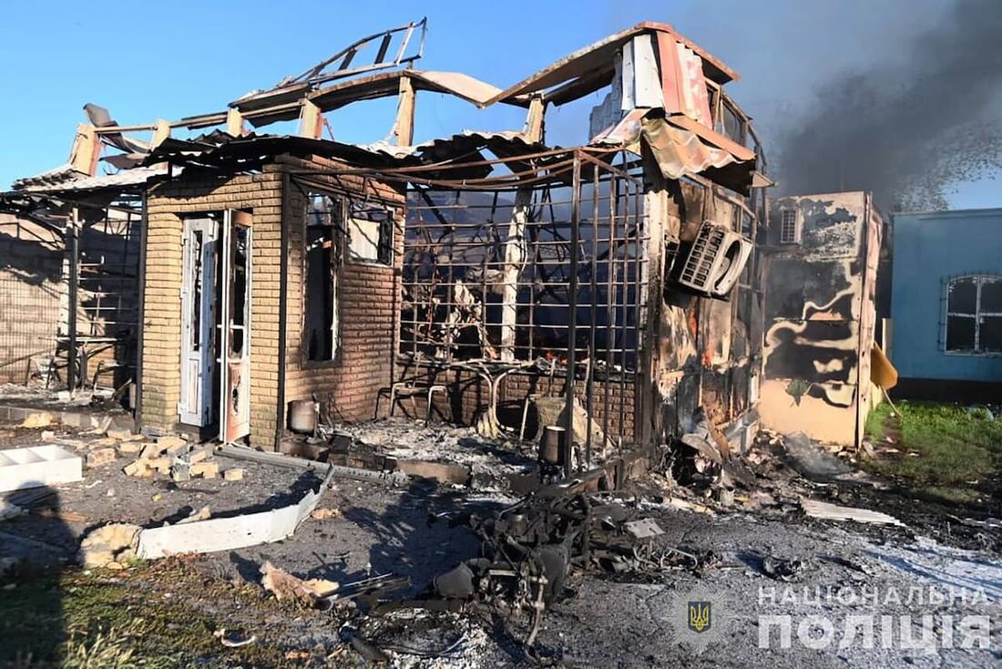 Casa destruída após um ataque russo no centro de Vilniansk, região de Zaporizhzhia, na Ucrânia