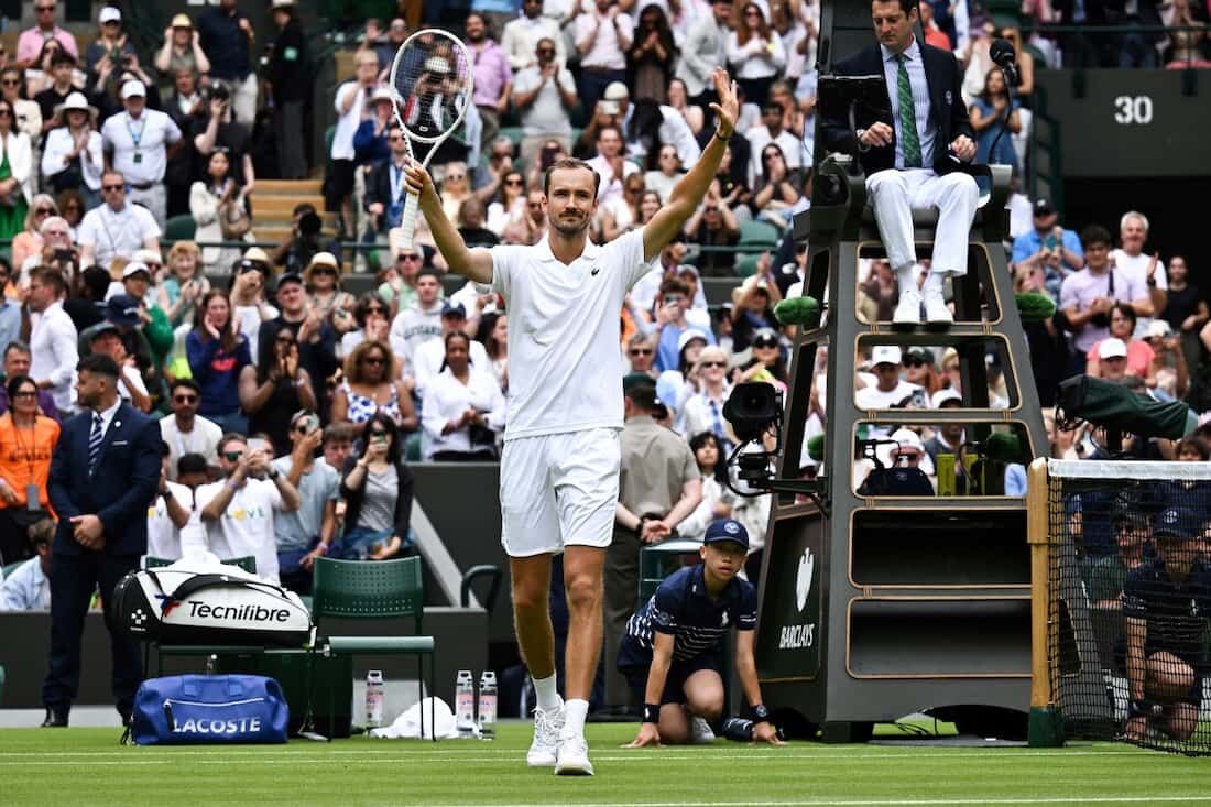 Medvedev estreia em Wimbledon com vitória 