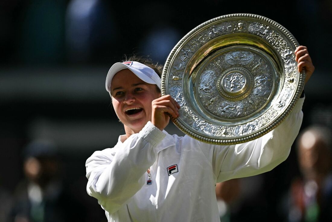 Barbora Krejcikova venceu a italiana Jasmine Paolini na final de Wimbledon neste sábado (13).