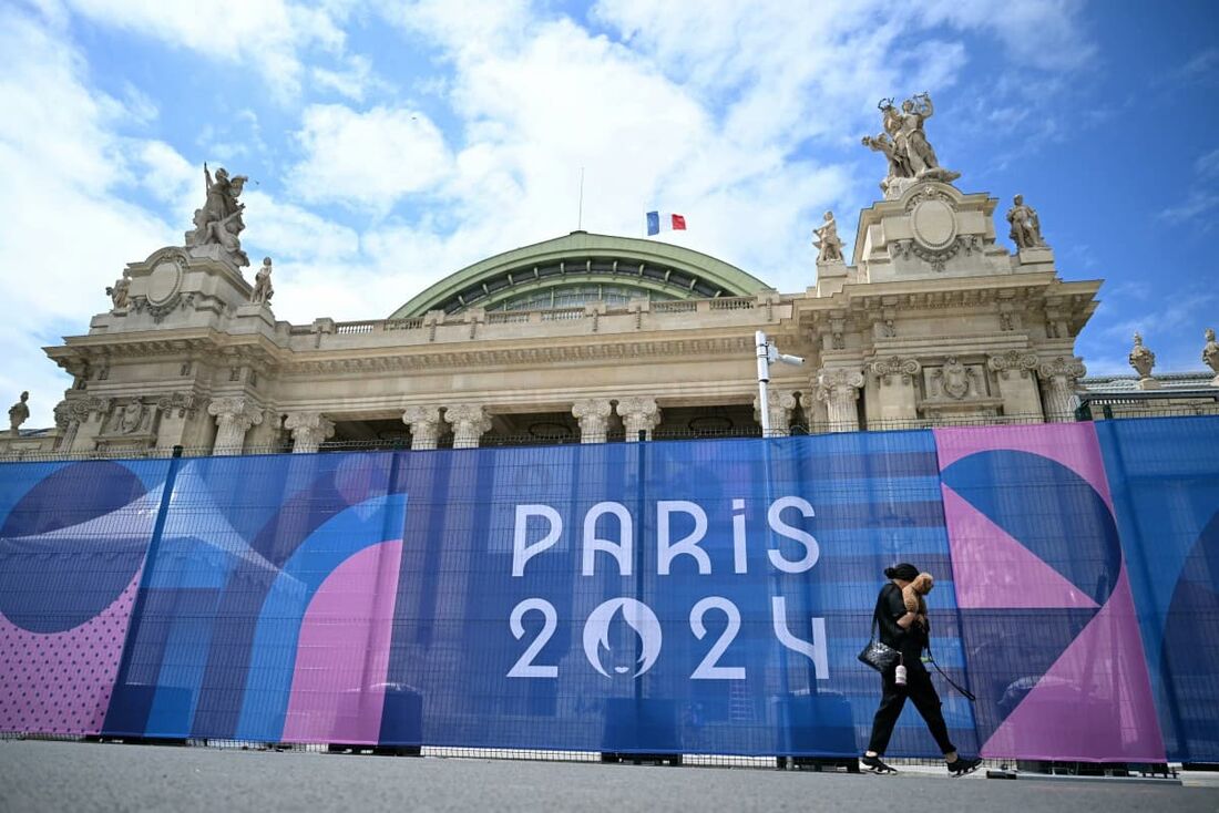 Lado de fora do Grand Palais antes dos Jogos Olímpicos de Paris 2024