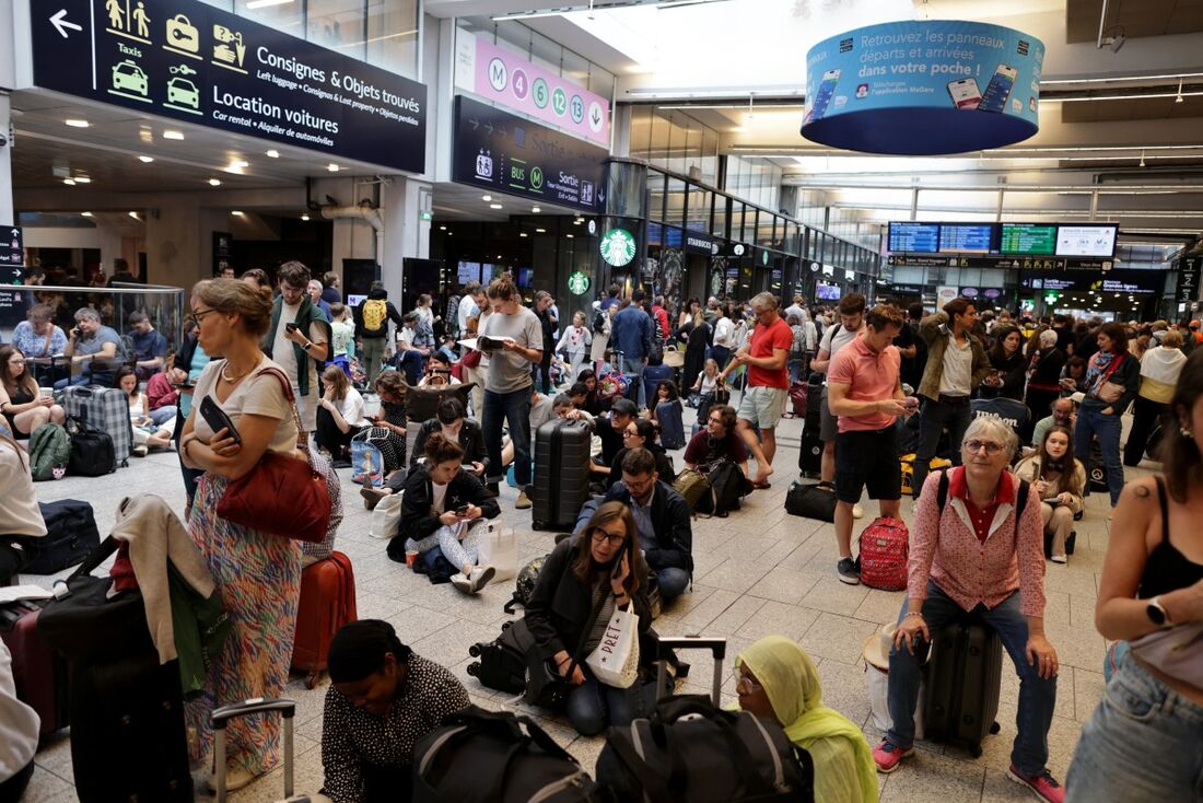 Ataques paralisam rede ferroviária na França 