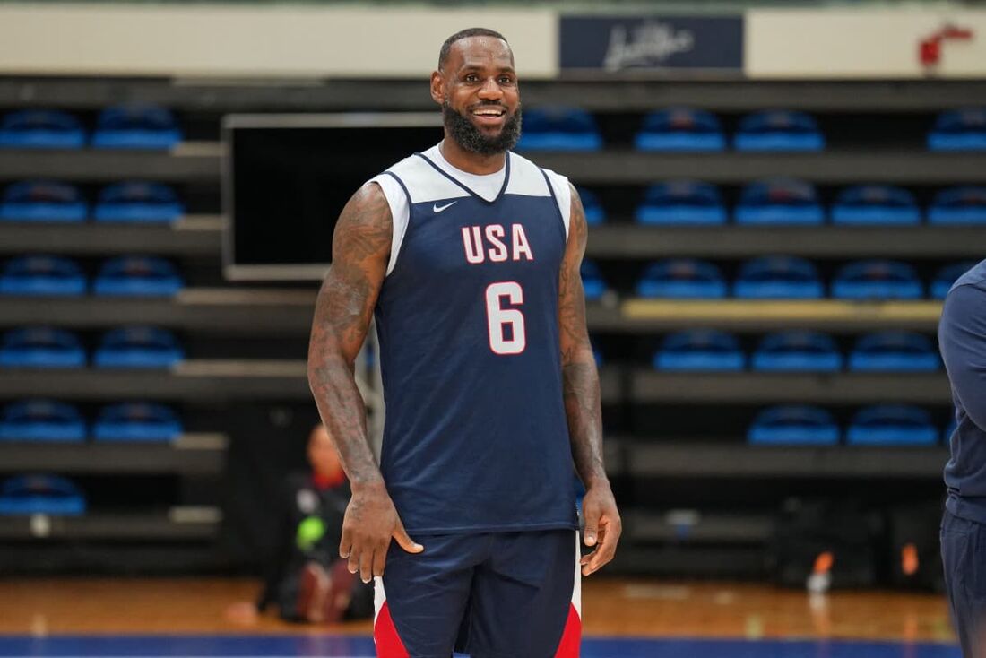 Lebron James é o astro do "Dream Team" americano no basquete masculino 