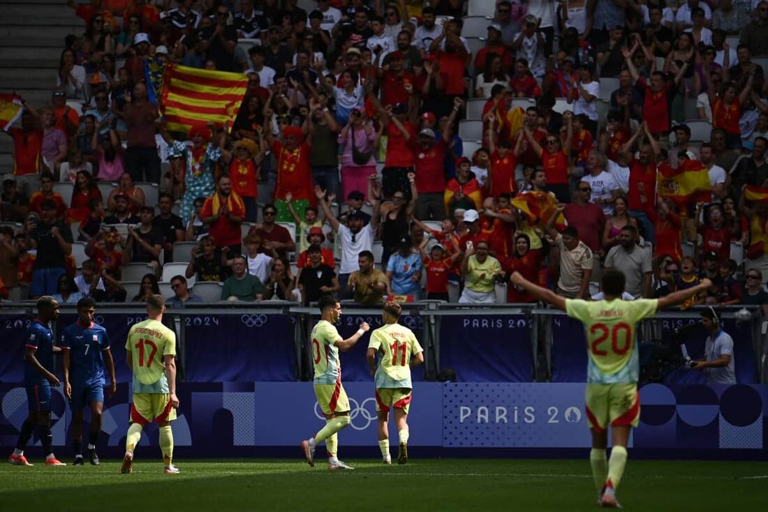 Espanha garante vaga nas quartas de final do futebol masculino 