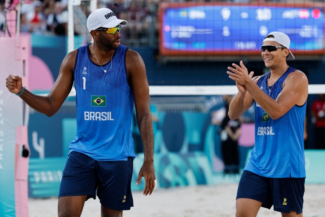 Evandro e Arthur comemoram vitória nas Olimpíadas