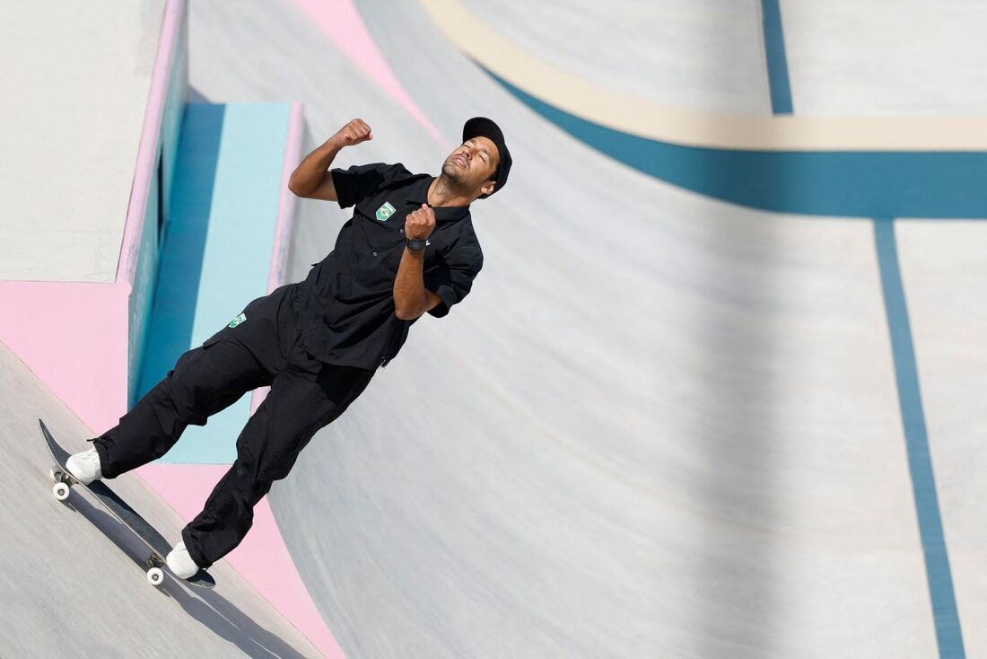 Kelvin Hoefler é finalista do skate street em Paris