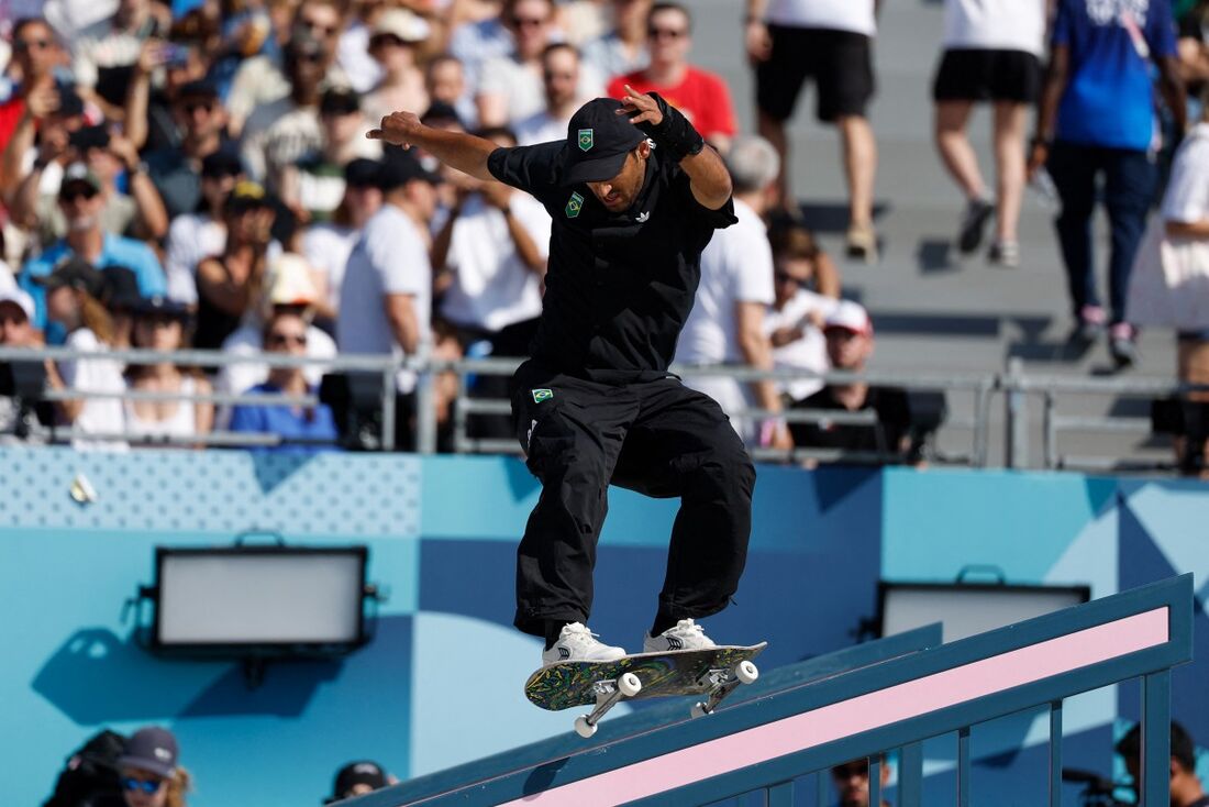 Kelvin Hoefler em ação no skate street