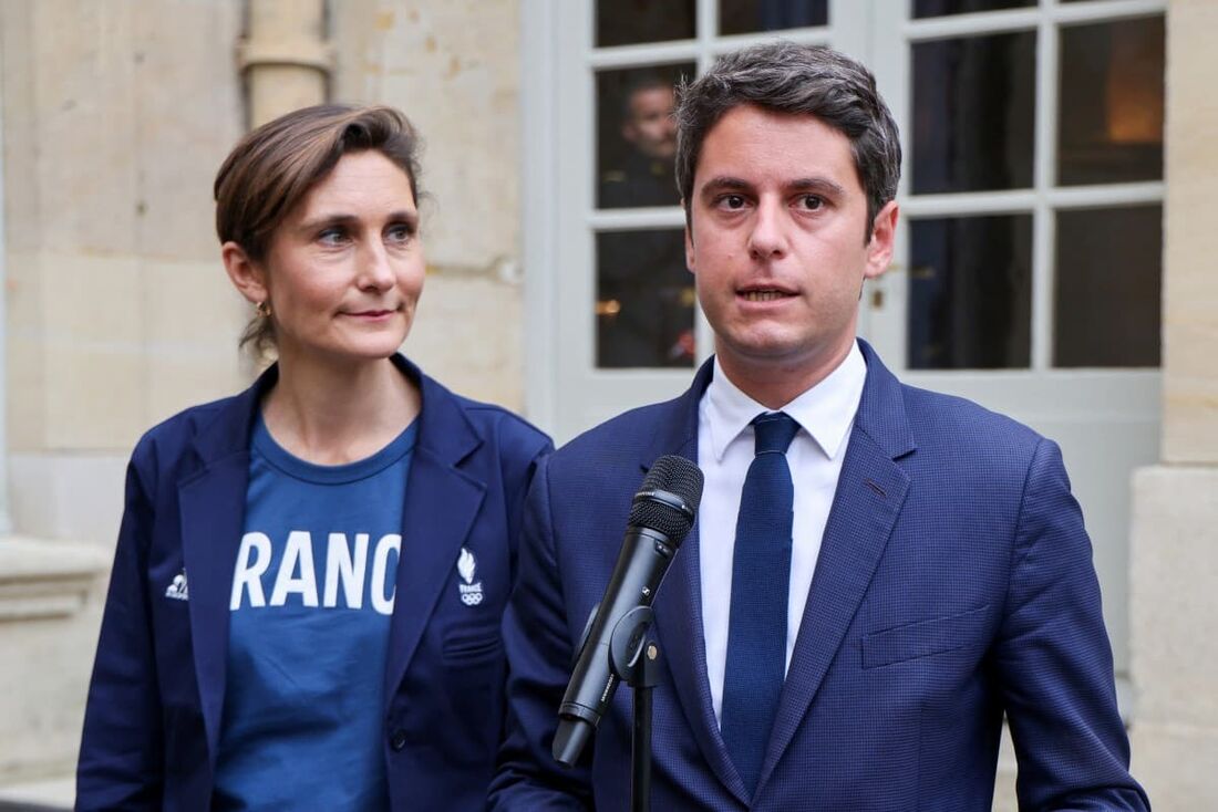 Gabriel Attal, ao lado de Amelie Oudea-Castera, ministra dos Esportes e Olimpíadas da França