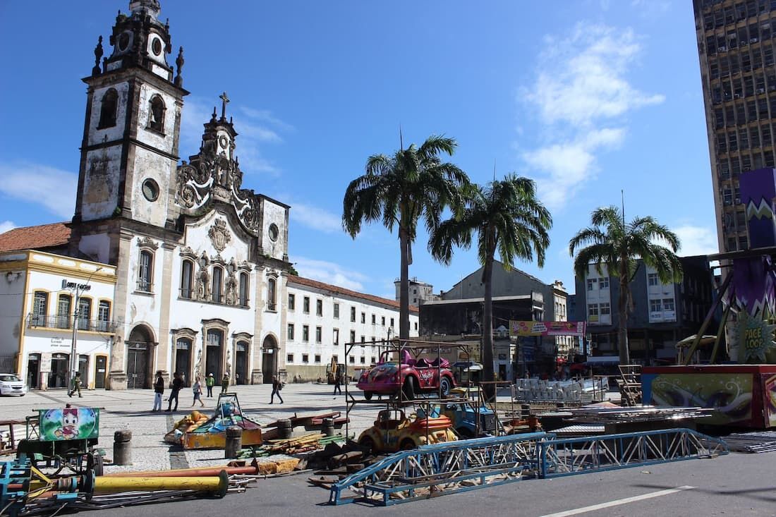 Montagem das estruturas e preparação para a Festa do Carmo 