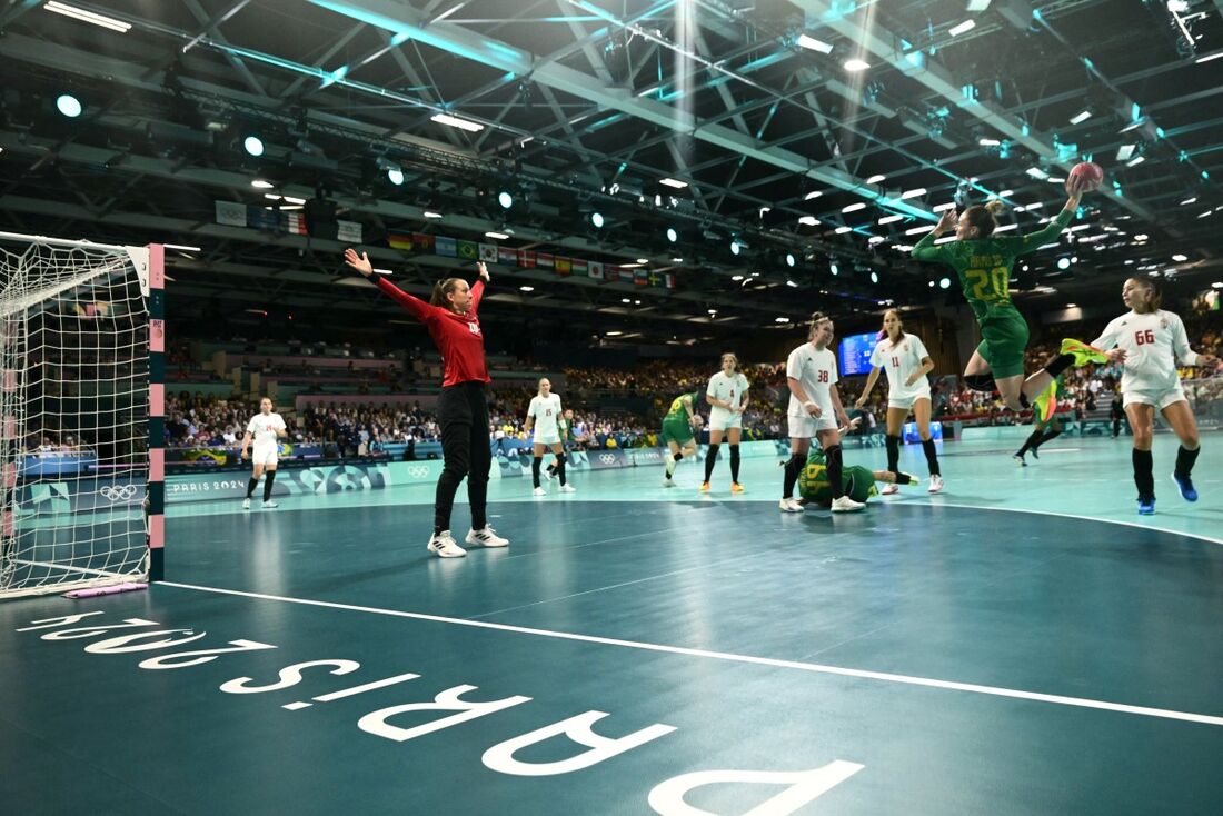 Na segunda rodada do handebol, brasileiras perderam no último minuto