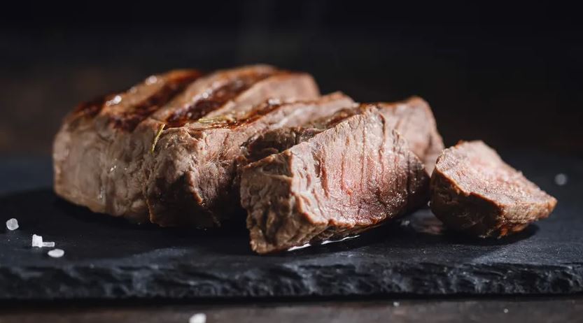 Carne vermelha:limitar a ingestão da proteína não processada em 30% por semana, esultou em uma redução de 732.000 casos de diabetes tipo 2, 291.500 casos de doenças cardiovasculares e 32.200 casos de câncer de intestino a menos