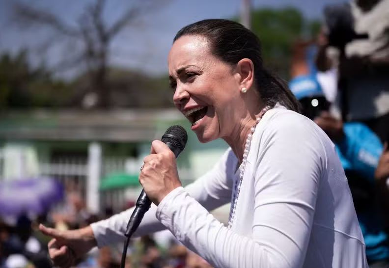 Líder de oposição venezuelana, María Corina Machado, durante discurso no estado de Carabobo