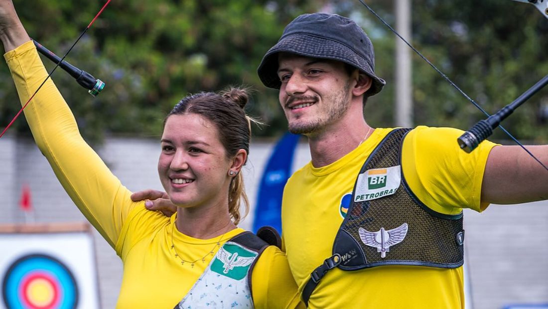 Marcus D'Almeida e Ana Luiza Caetano vão representar o Brasil no tiro com arco em Paris-2024