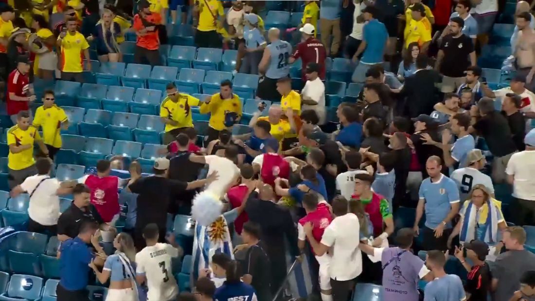 Torcedores colombianos brigam com jogadores e dirigentes uruguaios